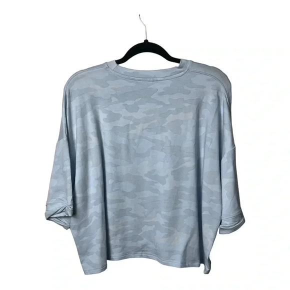 2040. MONO Bโ SHORT SLEEVE CROP TOP OVERSIZED BLUE CAMO IN COLOR SIZE 1X - Picture 6 of 9